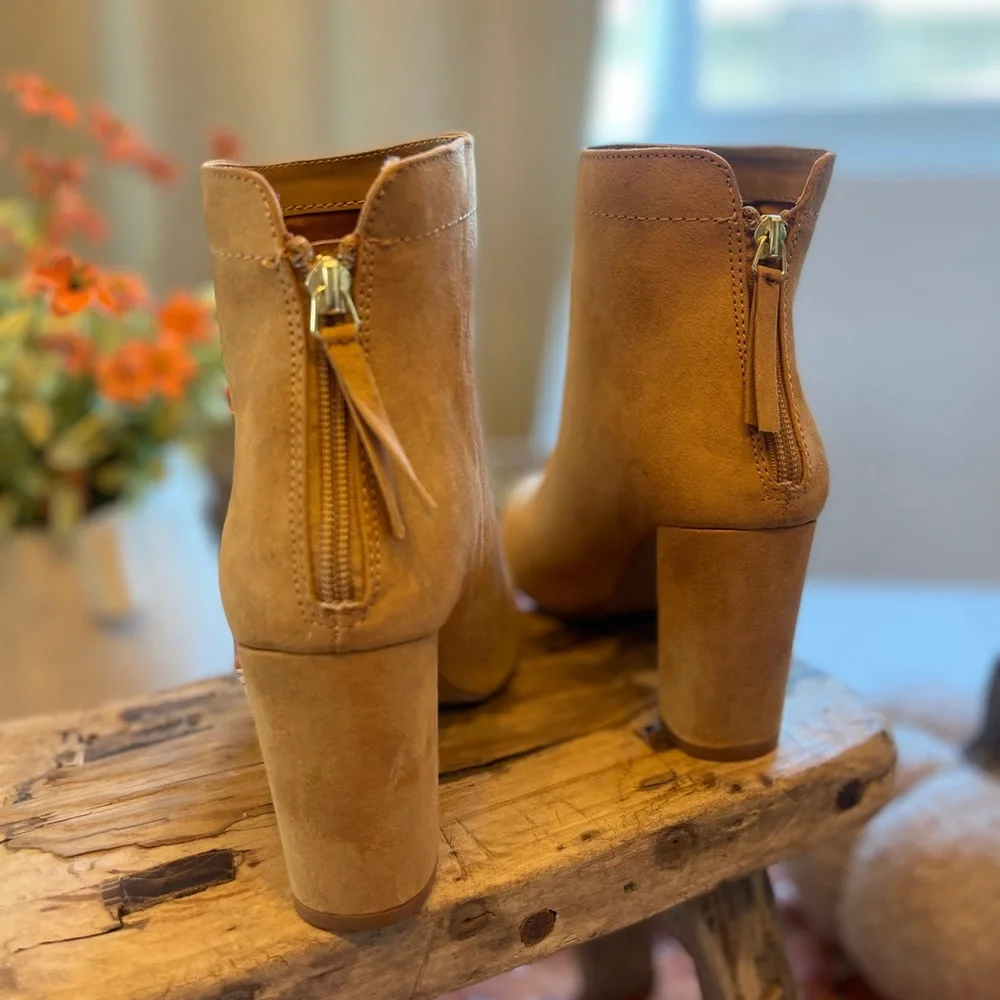 Woman’s faux suede ankle booties Camel - Picture 4 of 6